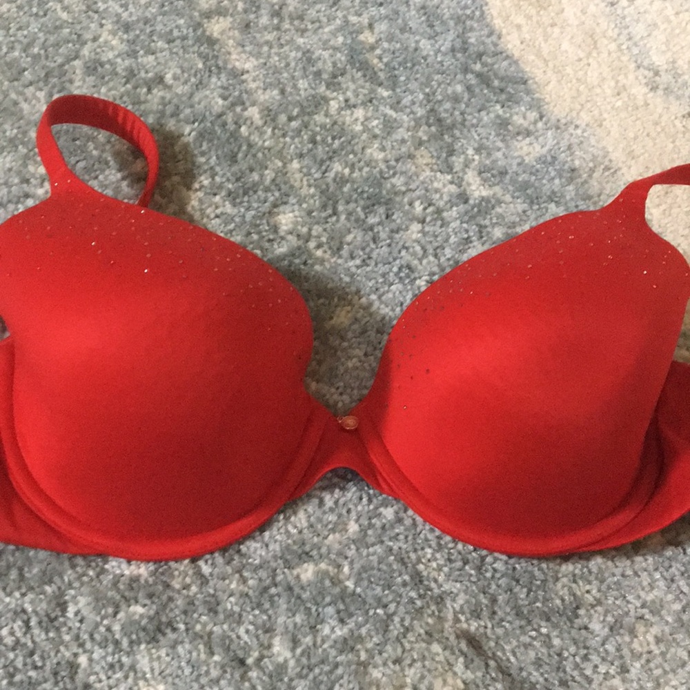 Sexy red VS bra